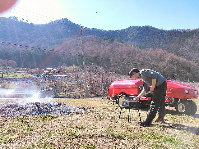 剪定枝　枝焼き　炭つくり